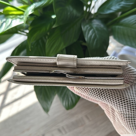 Louis Vuitton Off white Epi kisslock wallet - Picture 4 of 13